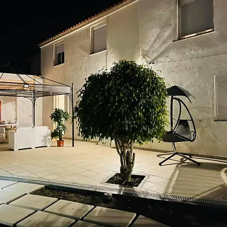 Kerart House בית הארחה 3*